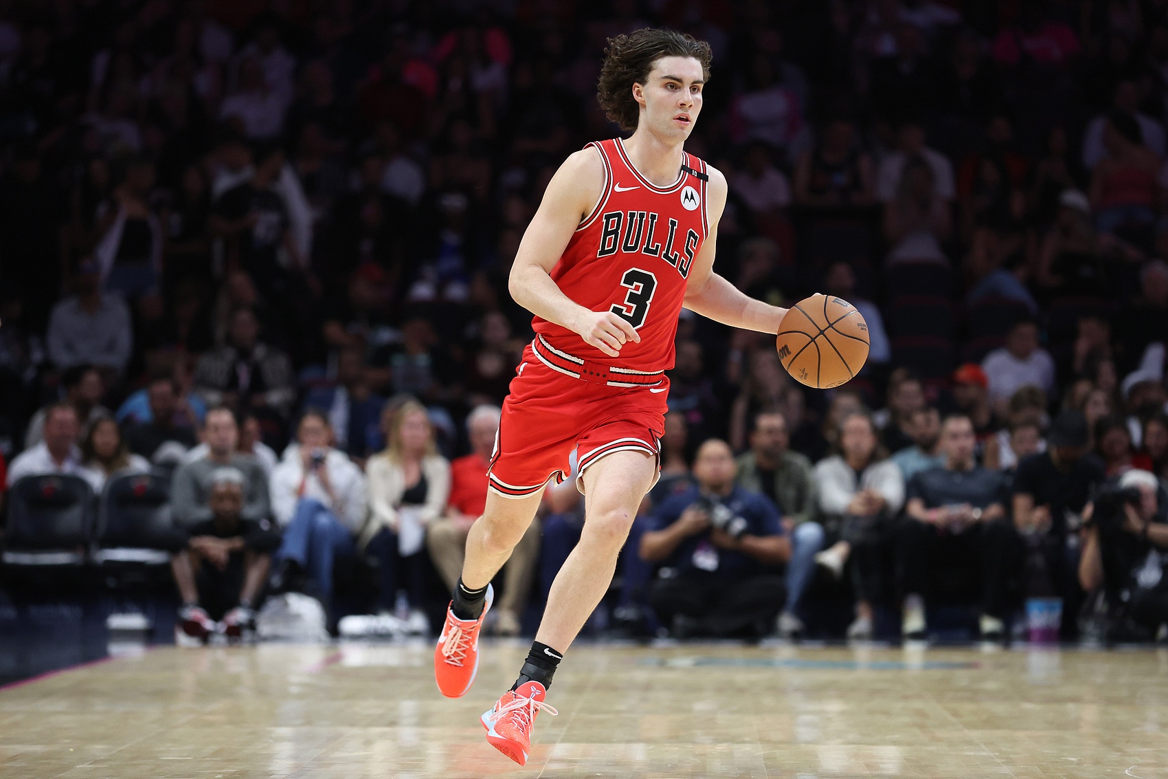 S赛官网-托马斯签下资质报价！你认为其他三位受限制自由球员命运如何？