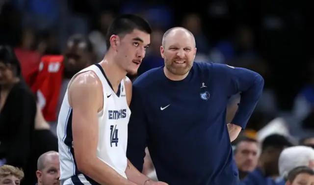 LOL总决赛直播-【人物】得分领跑新秀榜 周志豪能成为下一个姚明？