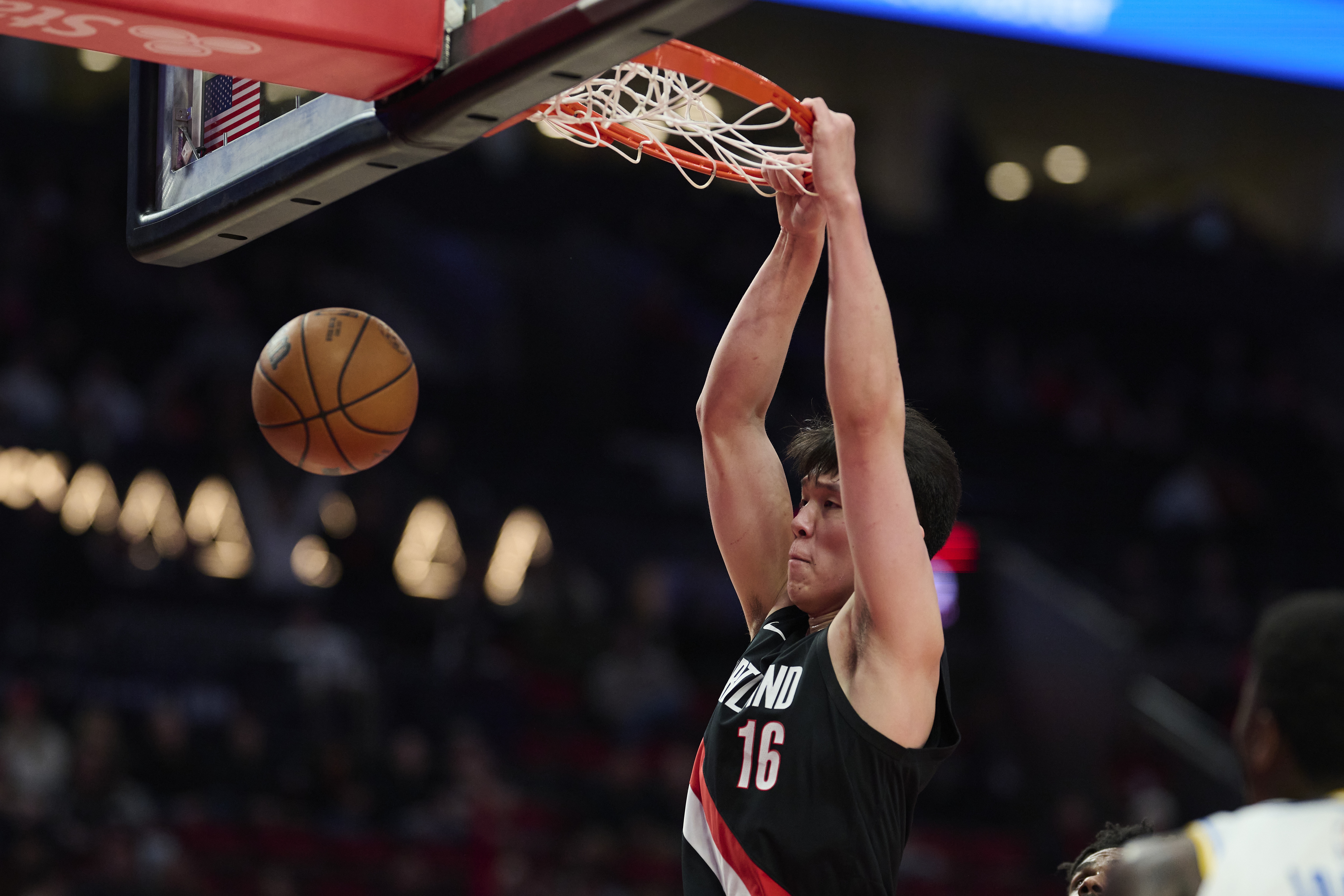 S赛官网-媒体人：面对跟自己身材差不多的中锋时 杨瀚森欠缺稳定性&amp;强硬度