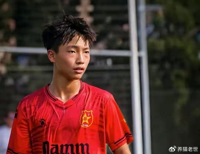 LOL总决赛直播-董路封神！4年培养出巴萨首位中国球员：33场25球 总监亲自邀请|巴塞罗那|李昊炎|拉玛西亚|中国足球小将|青训_新浪体育_新浪新闻